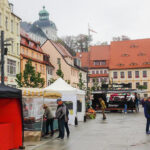 Genussmarkt mit Blick aufs Schloss